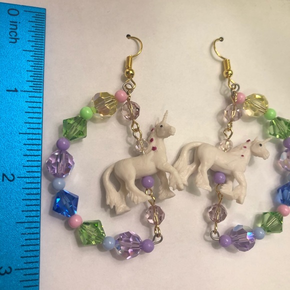 Crystal rainbow 🌈 arch unicorn pastel earrings - Picture 3 of 4